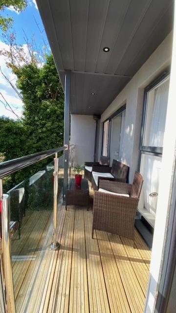 Modern Central Flat With Balcony & Free Parking On-Site Bournemouth Kültér fotó